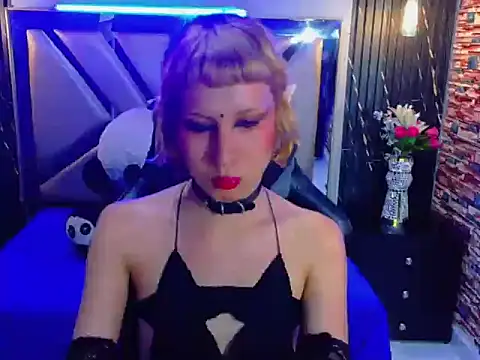 vivienne hadi online show from July 27, 8:26 pm