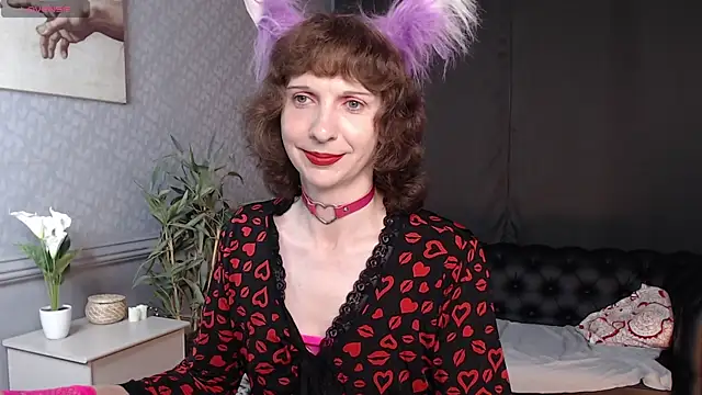Kate Avis online show from August 6, 9:00 pm