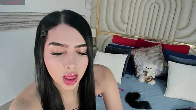 NahomiDeluxe online show from July 28, 1:32 pm