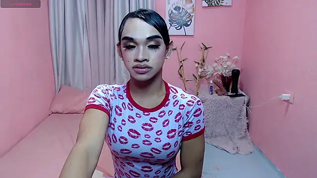VivienneLuxe online show from July 18, 7:15 am