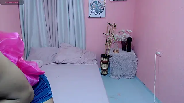 VivienneLuxe online show from July 23, 2:26 pm