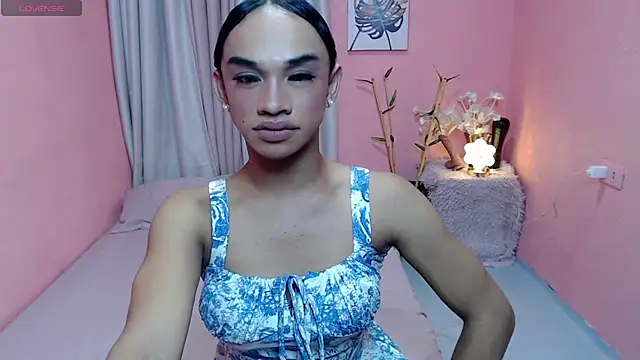 VivienneLuxe online show from July 30, 9:08 am