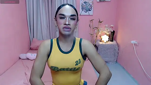 VivienneLuxe online show from August 2, 11:10 am