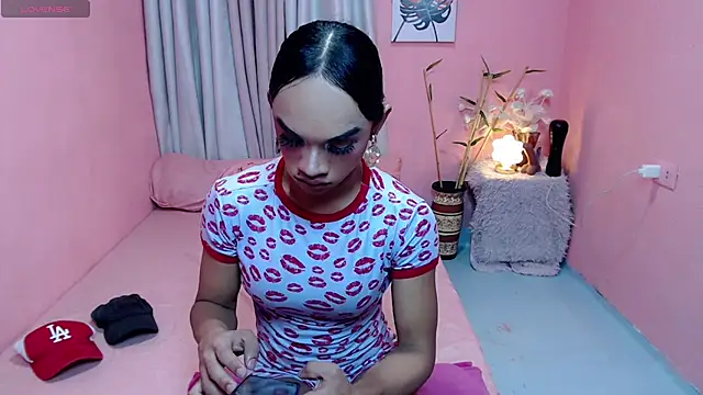 VivienneLuxe online show from August 4, 11:16 am