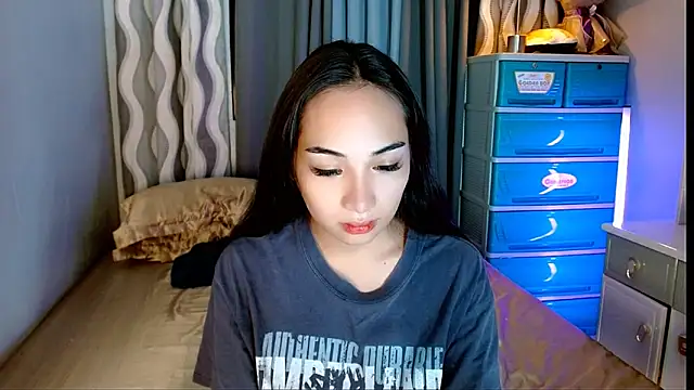 SweetLilly 18 online show from June 4, 5:54 am