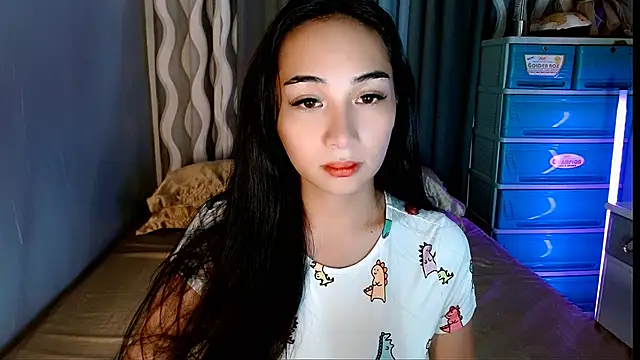 SweetLilly 18 online show from June 8, 6:24 am