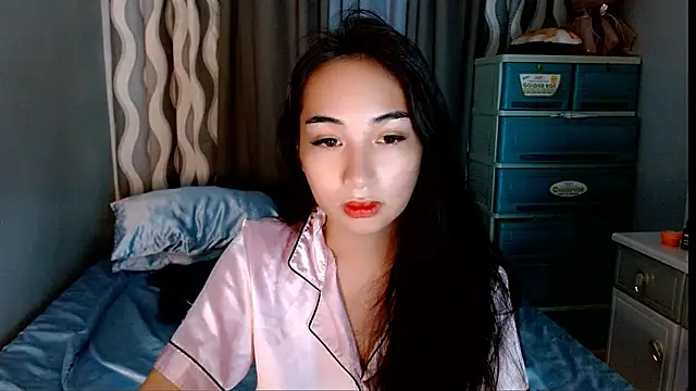 SweetLilly 18 online show from June 17, 5:30 am