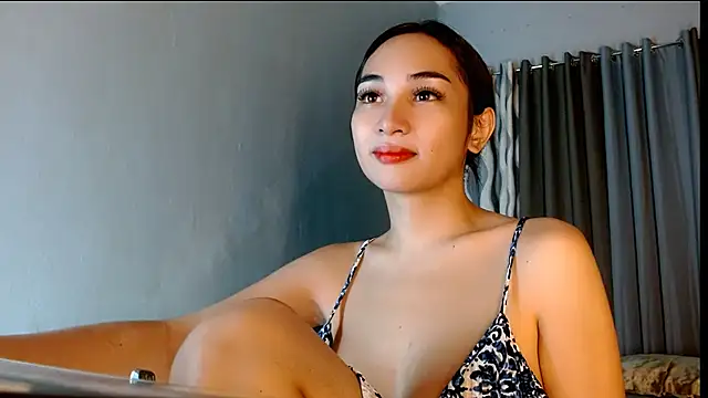 SweetLilly 18 online show from July 13, 4:04 am