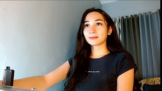 SweetLilly 18 online show from July 18, 3:13 am