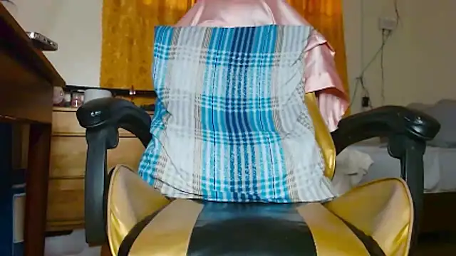 Yukikawaii online show from December 20, 6:41 am