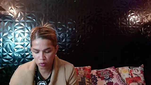 PINK  LOLA1 online show from June 10, 11:59 pm