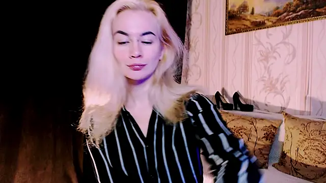 xxxcharismaaa online show from November 16, 4:33 am