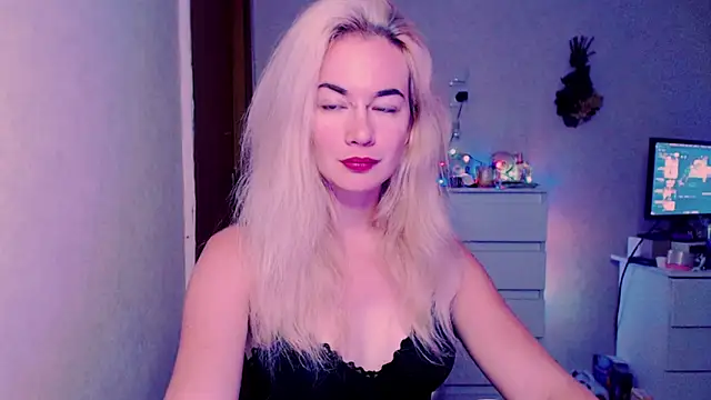 xxxcharismaaa online show from July 17, 3:34 am