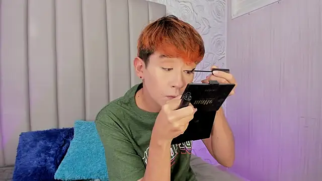 Chris boy  online show from June 19, 1:59 pm