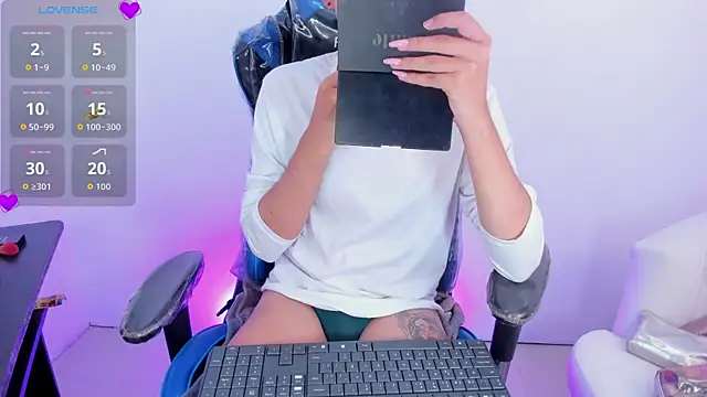 Chris boy  online show from July 5, 9:05 am