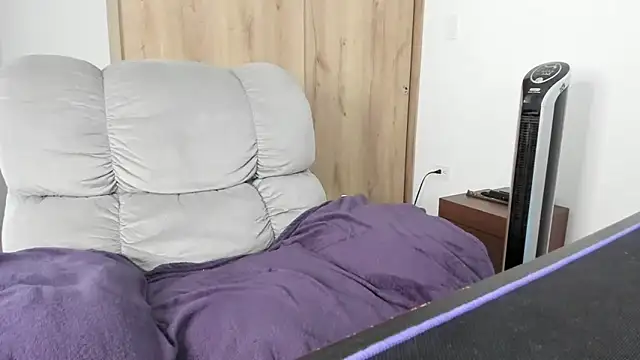 xspecialoomx online show from April 13, 7:40 pm