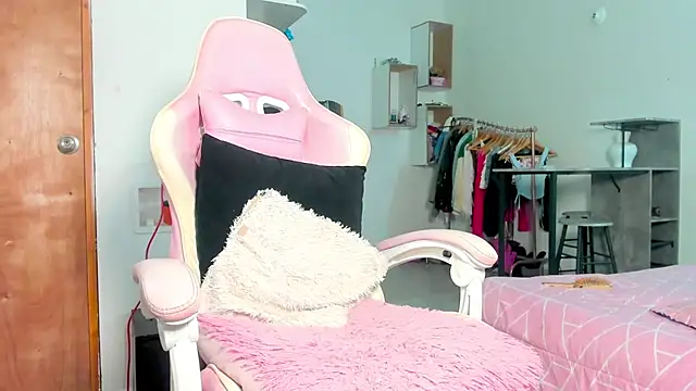 the queen aleja online show from December 20, 2:28 am