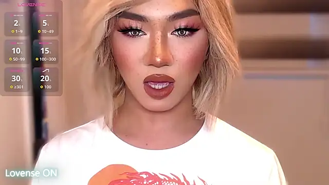 Snapshot of Local_Hoelyx chatting on October 9, 5:53 am Local Hoelyx online show from October 9, 5:53 am