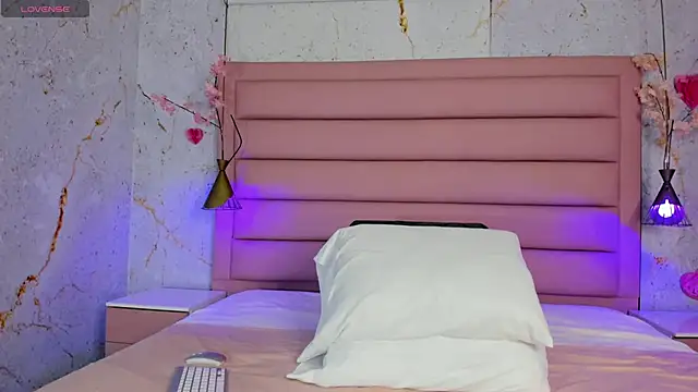 Scarleett 22 online show from July 27, 8:04 pm