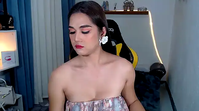 MarieLoveGlamorous online show from December 19, 12:24 am