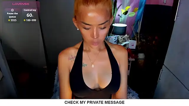 QuiinMollyXxX online show from June 24, 4:10 am