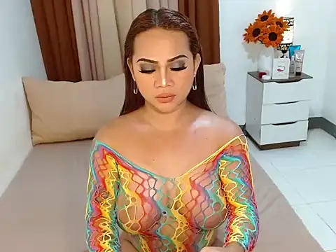 QueenVersa online show from July 23, 12:15 am