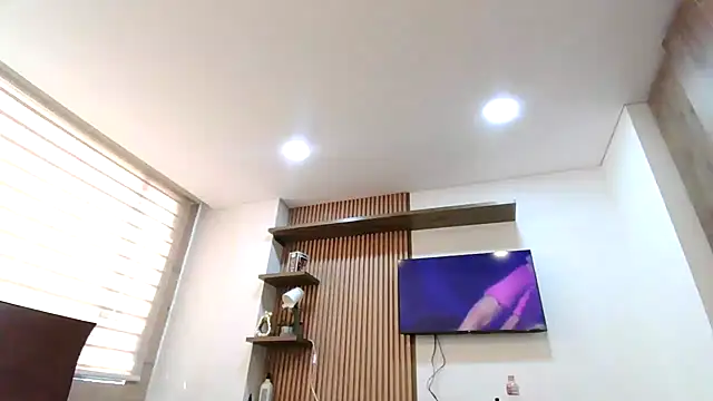 stormytt  online show from March 19, 7:03 pm