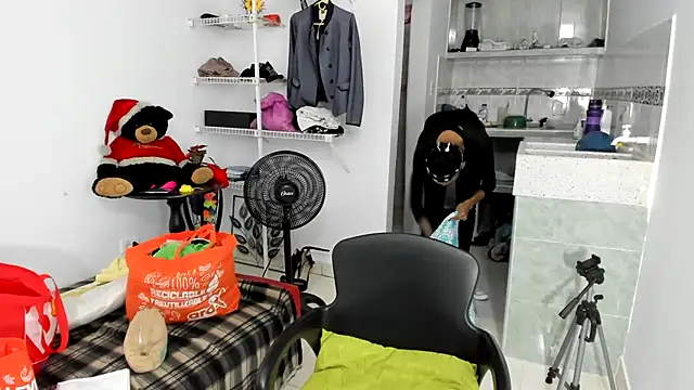 annieparker online show from March 3, 10:29 pm