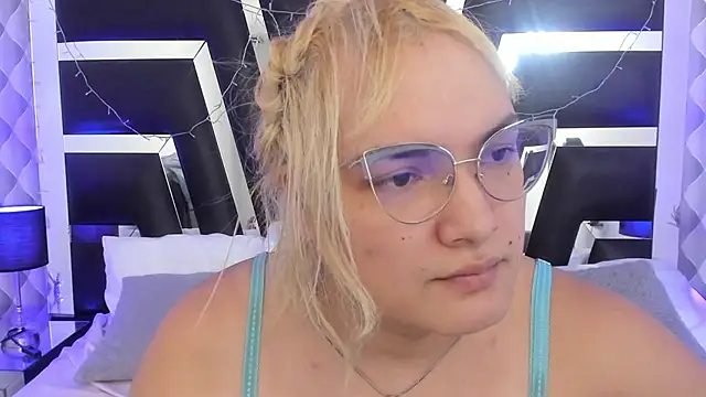 Snapshot of katya_kozlov chatting on October 9, 5:09 am katya kozlov online show from October 9, 5:09 am