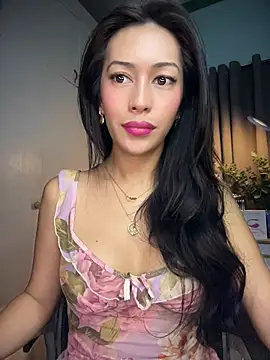 Jasmine Elcock online show from June 10, 5:01 pm