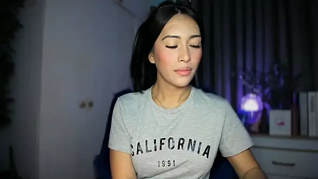 Jasmine Elcock online show from July 29, 9:29 am