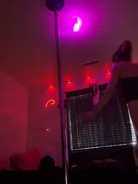 spoilbadkittynow online show from July 31, 12:43 am