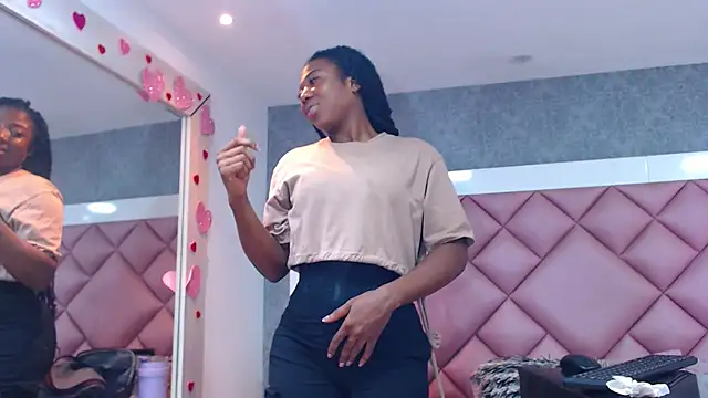 DanielaDuff online show from March 18, 7:35 pm