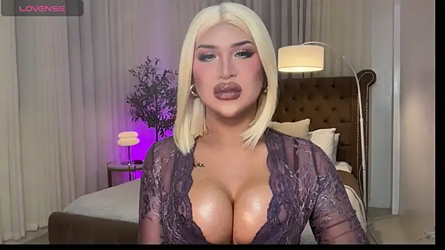 Your Majesty Tyra online show from May 4, 5:23 am