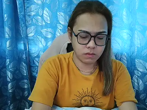 Your PrettyGirlxxx online show from November 19, 5:40 am