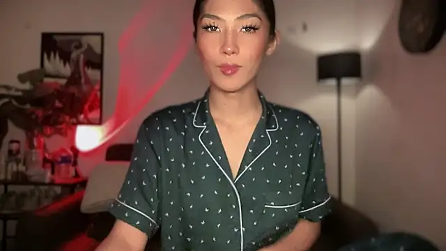 Bella Gordon online show from June 7, 9:45 pm