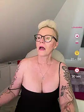 German Milf online show from June 8, 9:31 am