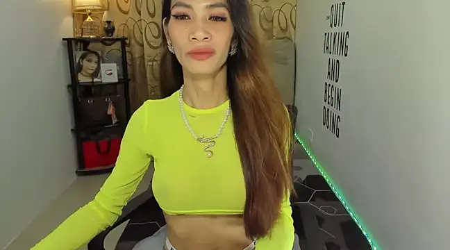 Trixie Mattel21 online show from December 15, 11:31 pm