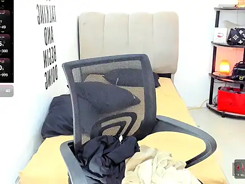 Trixie Mattel21 online show from November 29, 10:45 pm