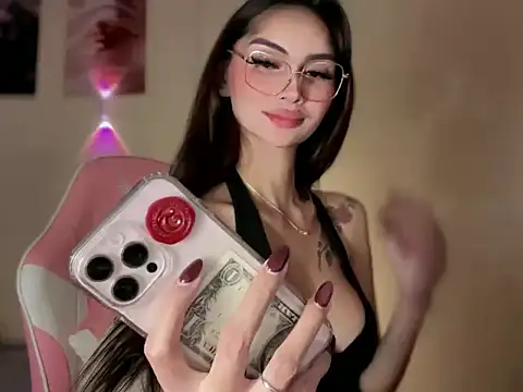 ehotlovea  online show from June 25, 4:55 pm