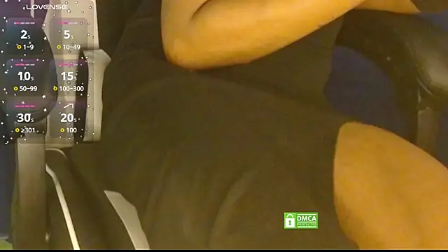 CrossyAayesha online show from April 11, 3:15 pm