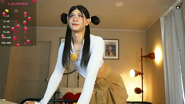 Snapshot of julesbennet chatting on March 15, 1:27 pm julesbennet online show from March 15, 1:27 pm