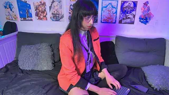 snowblack  online show from June 6, 4:47 pm